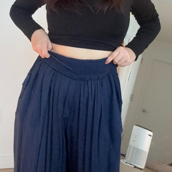 ARITZIA wilfred - High Waisted Flowy Pants (Size S) - Picture 4 of 5